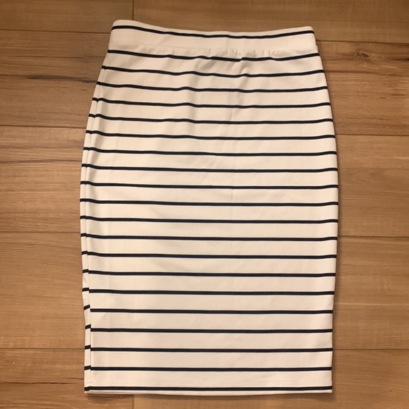 Classic white and indigo navy pin stripe pencil skirt - Picture 2 of 5